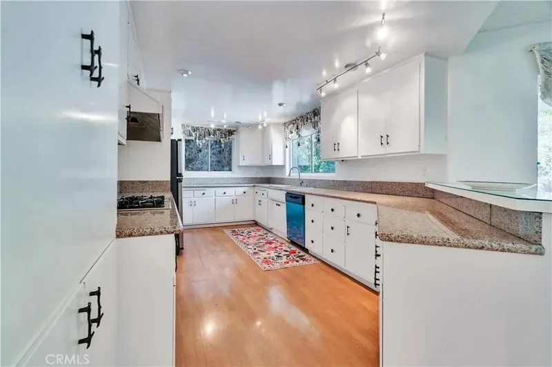 211 Peacock Lane, Montebello, California, United States. - Photo 20