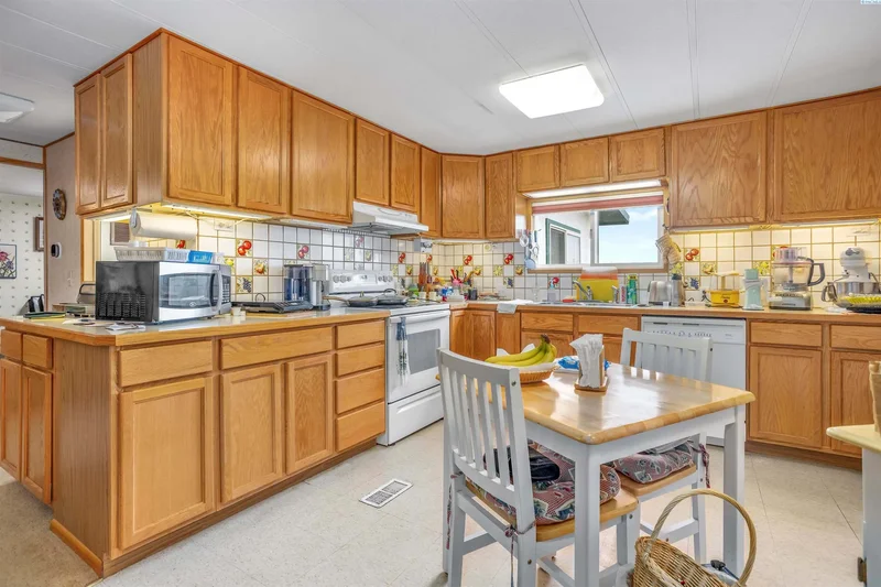 1202 W Hudson Rd, Granger, WA 98932, Granger, Washington, United States. - Photo 48