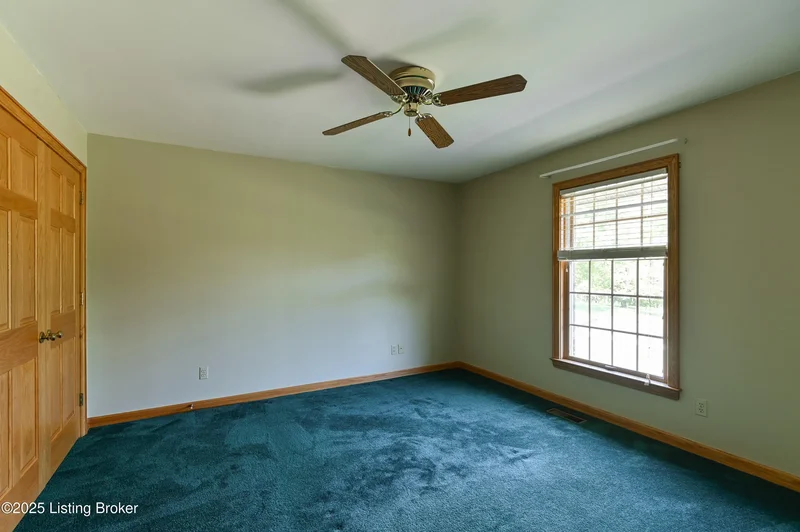18240 Hobbs Creek Rd, Fisherville, KY 40023, Watterson Park, Kentucky, United States. - Photo 17