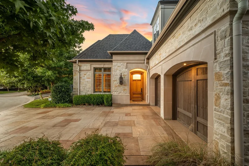 Luxury Lock And Leave In The Lawn At Glen Abbey