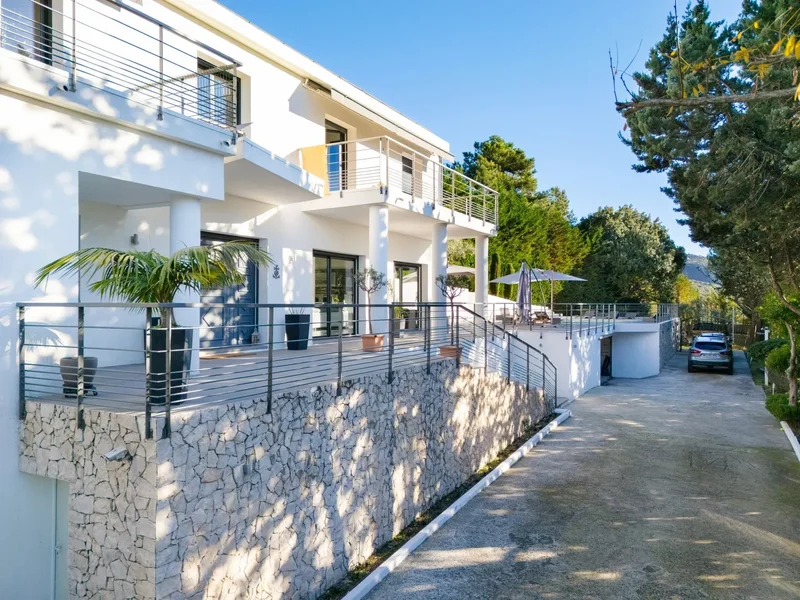 Contemporary 353 sqm Villa with Heated Pool