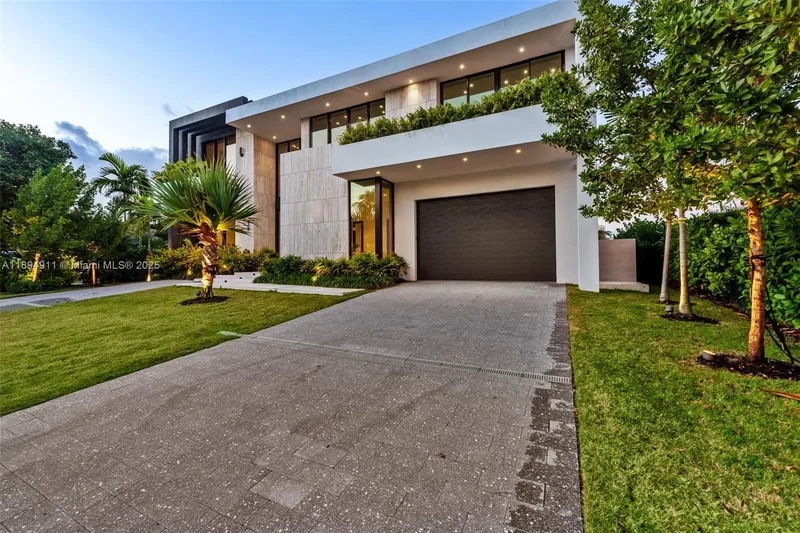 478 Tamarind Dr, Hallandale Beach, Florida, United States. - Photo 12