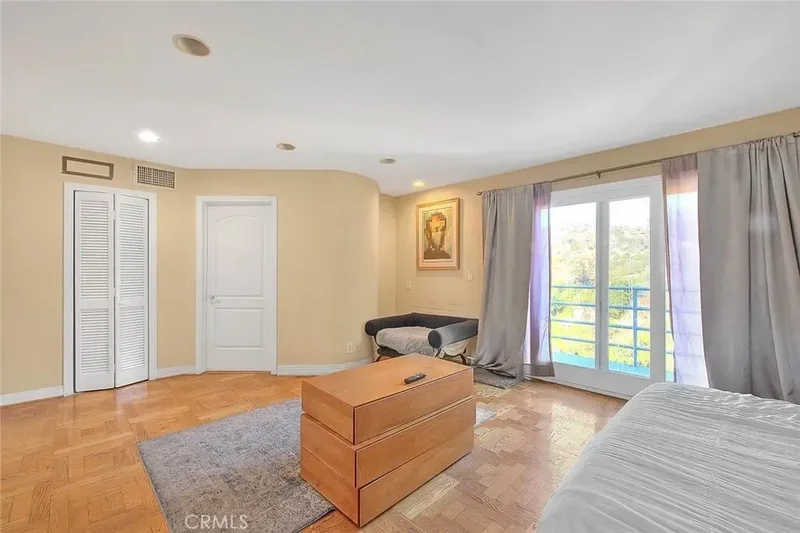 2579 Leicester Drive, Los Angeles, California, United States. - Photo 18