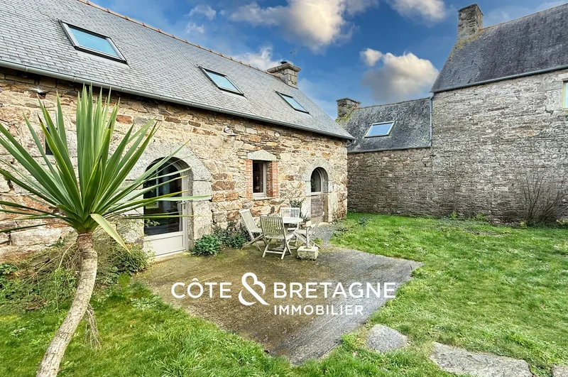 STONE HOUSE WITH GITES IN BÉGARD