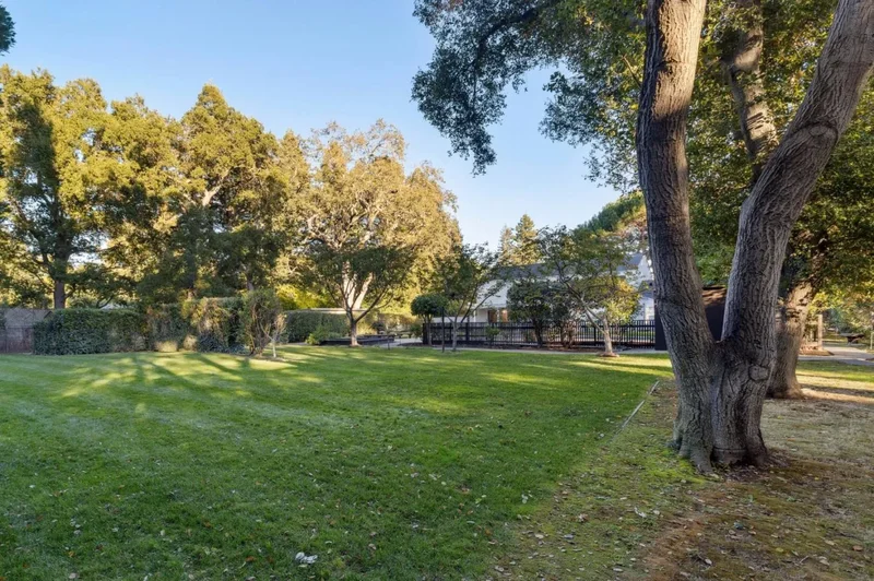 243 Selby Lane, Atherton, California, United States. - Photo 35
