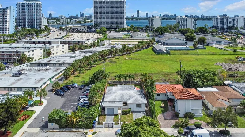 7557 Mutiny Ave, Miami Beach, Florida, United States. - Photo 13