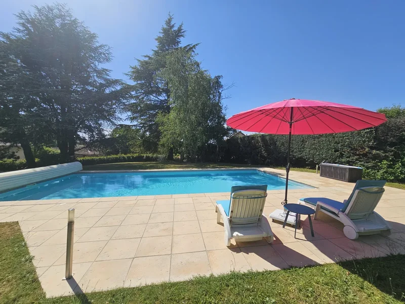 Bourg-en-Bresse, Auvergne-Rhône-Alpes, France. - Photo 11
