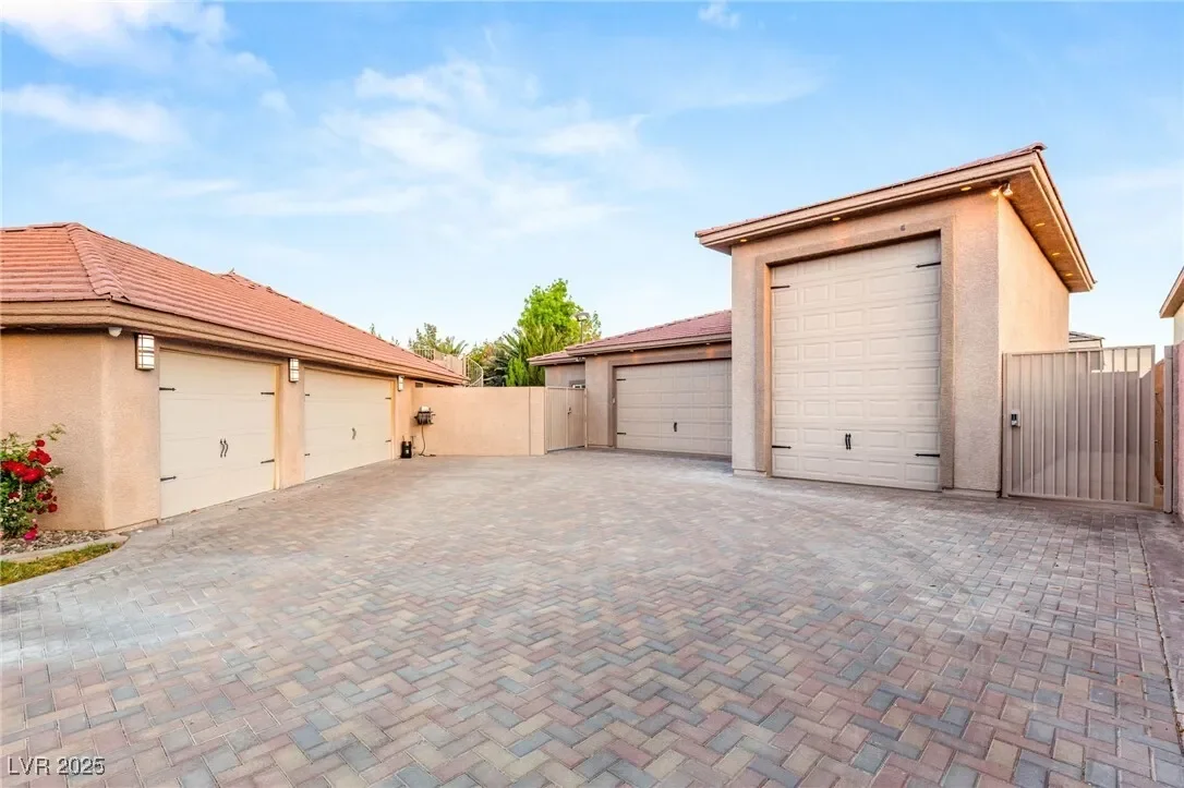 8275 W Craig Road, Las Vegas, Nevada, United States. - Photo 2