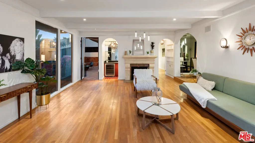 1790 Viewmont Drive, Los Angeles, California, United States. - Photo 19
