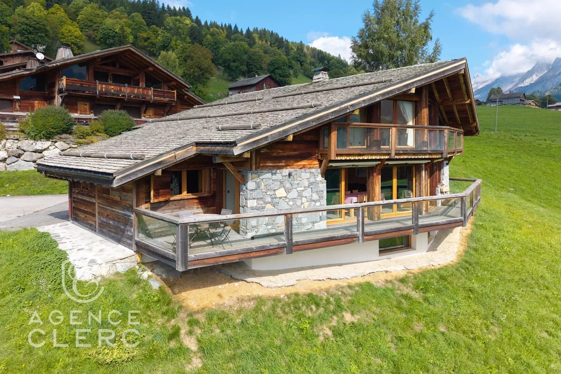 La Clusaz, Auvergne-Rhône-Alpes, France. - Photo 2