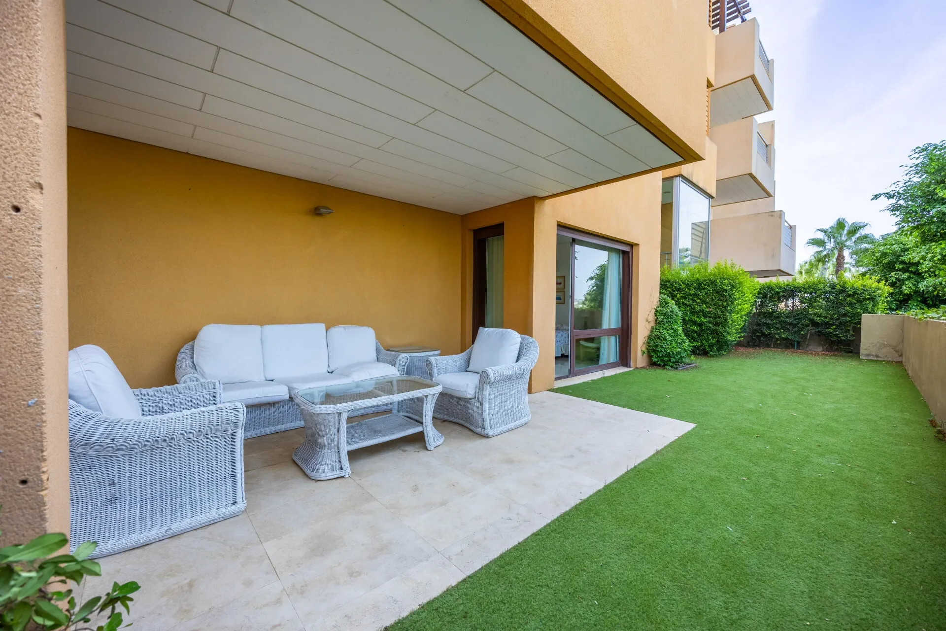 Exterior photo 6