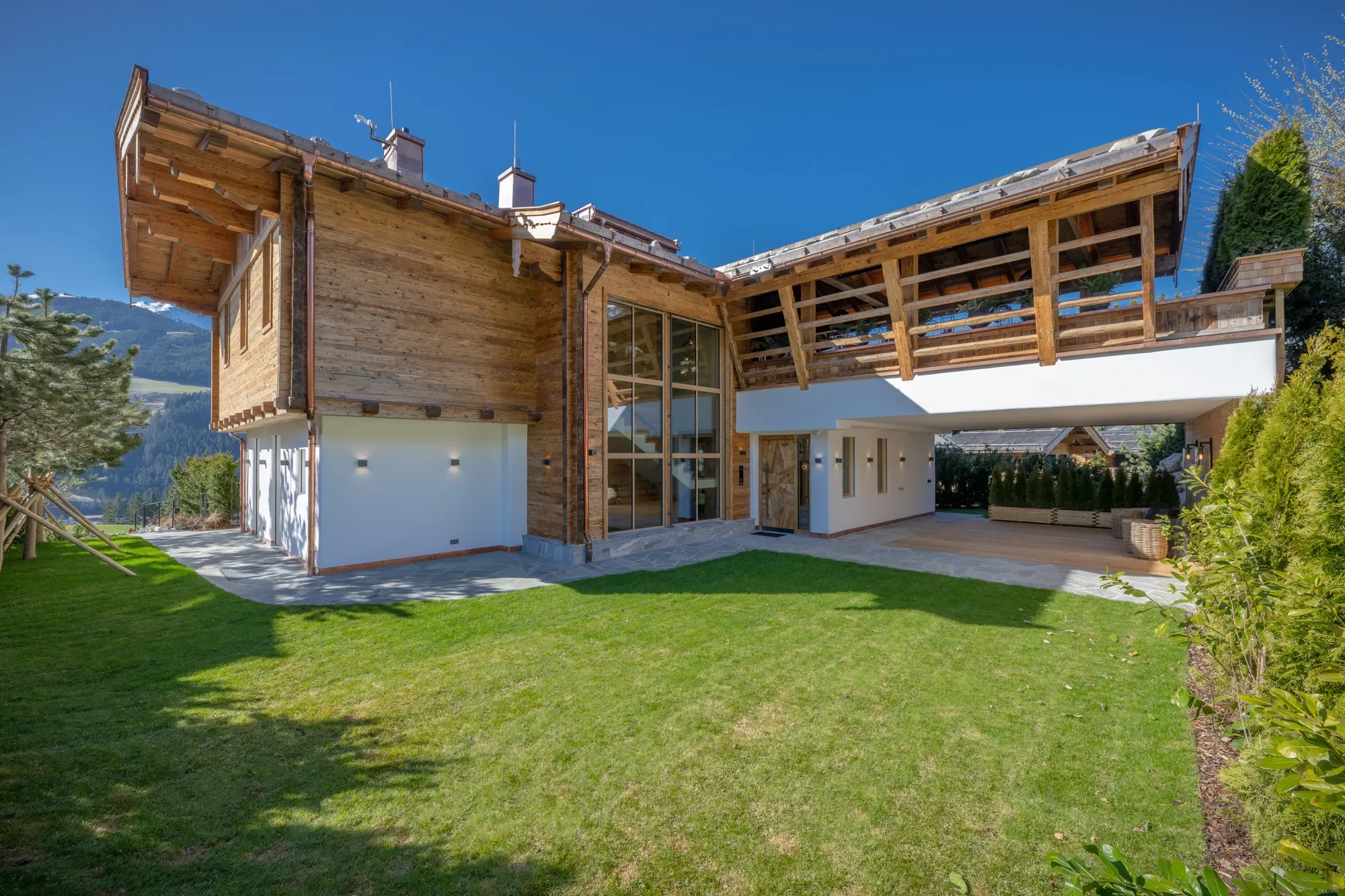 Exterior photo 2