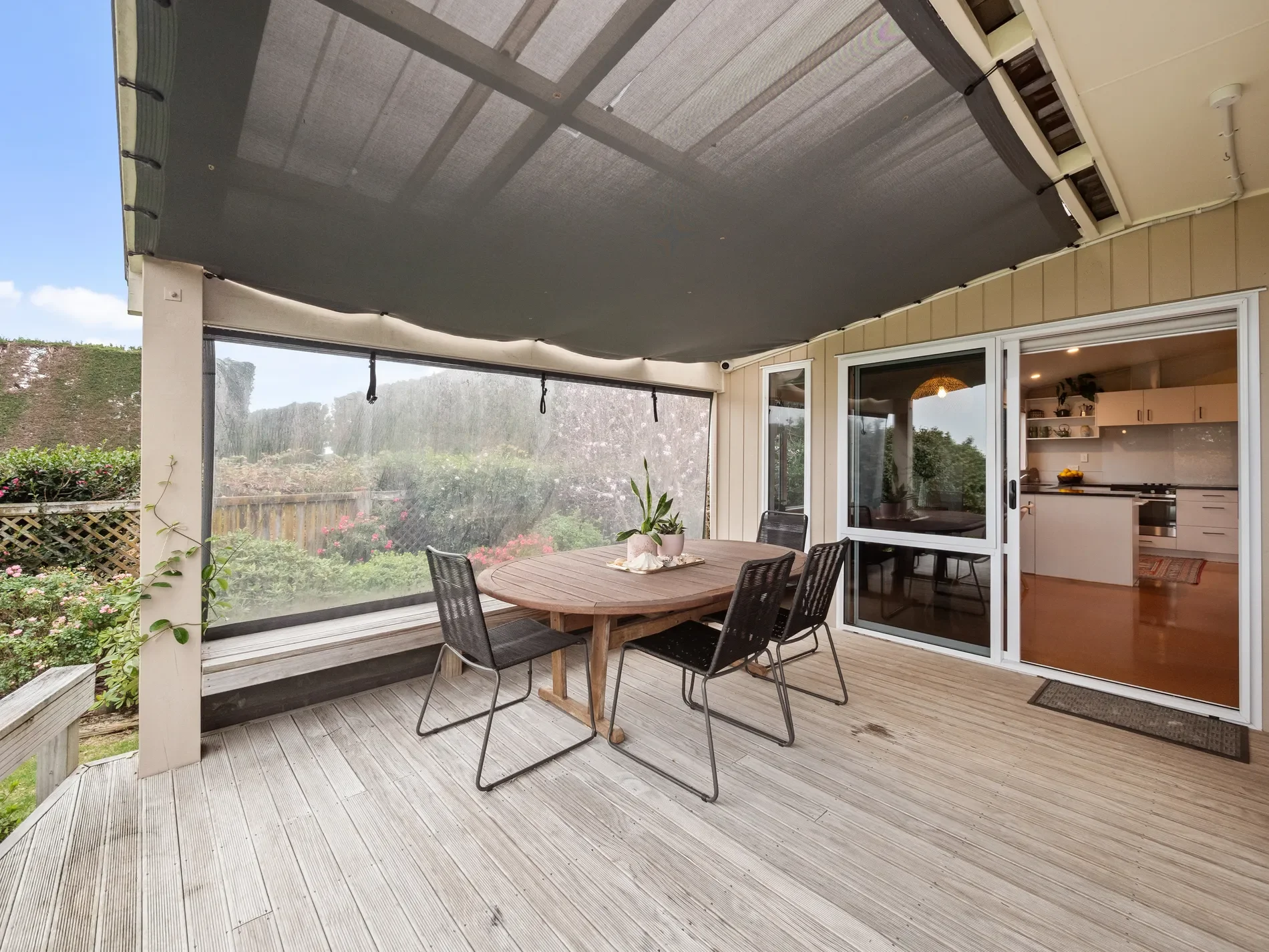 Exterior photo 5