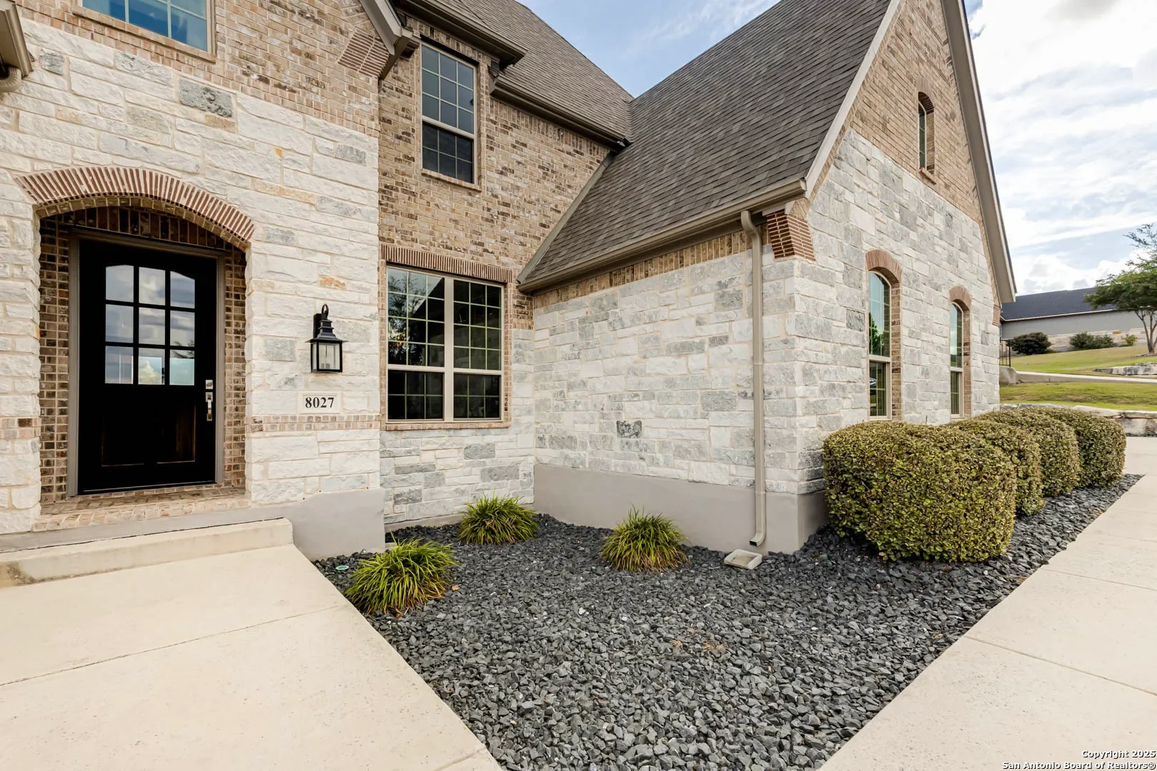 Exterior photo 3