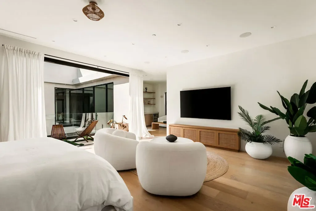 839 N Genesee Avenue, Los Angeles, California, United States. - Photo 23