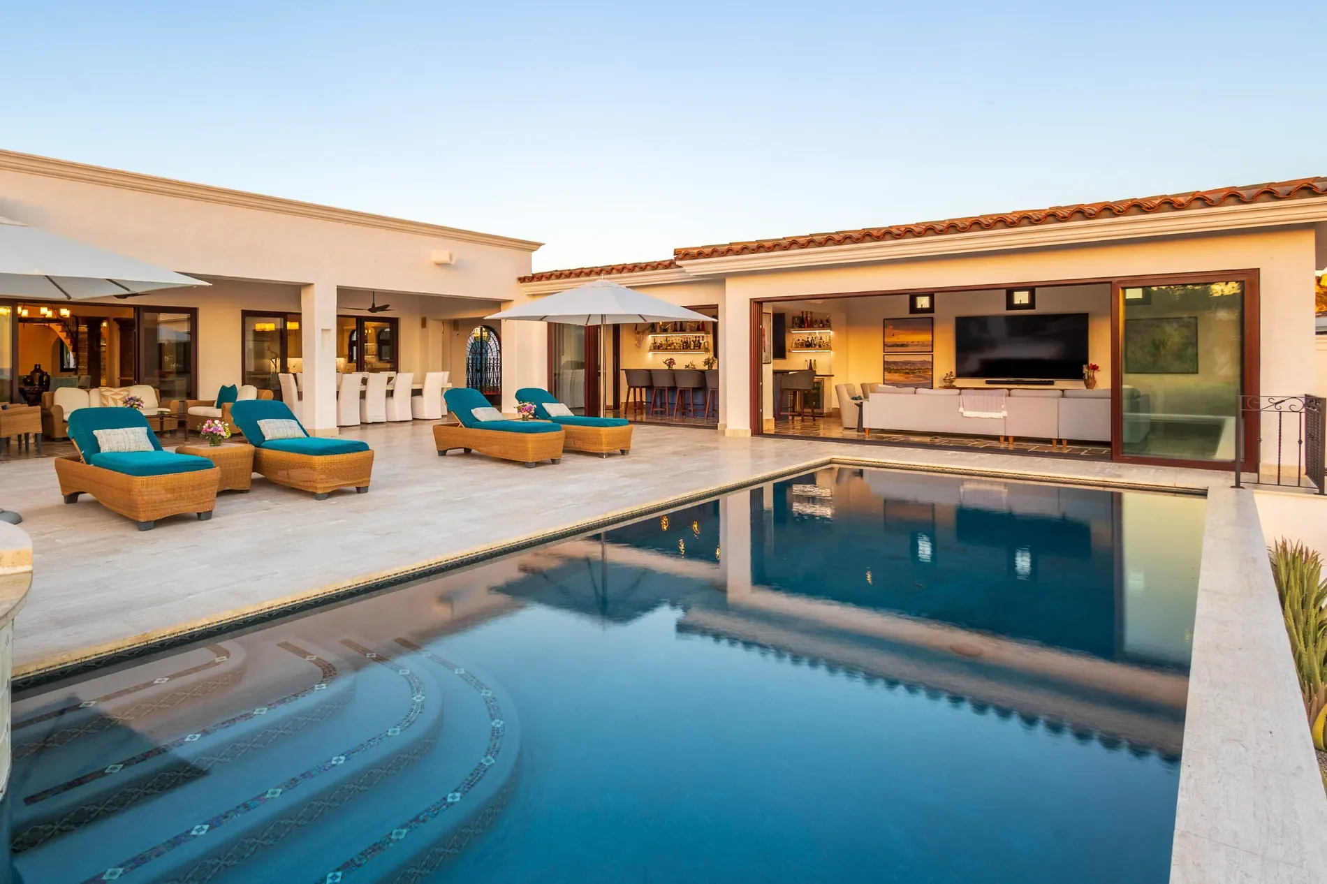 Exterior photo 7