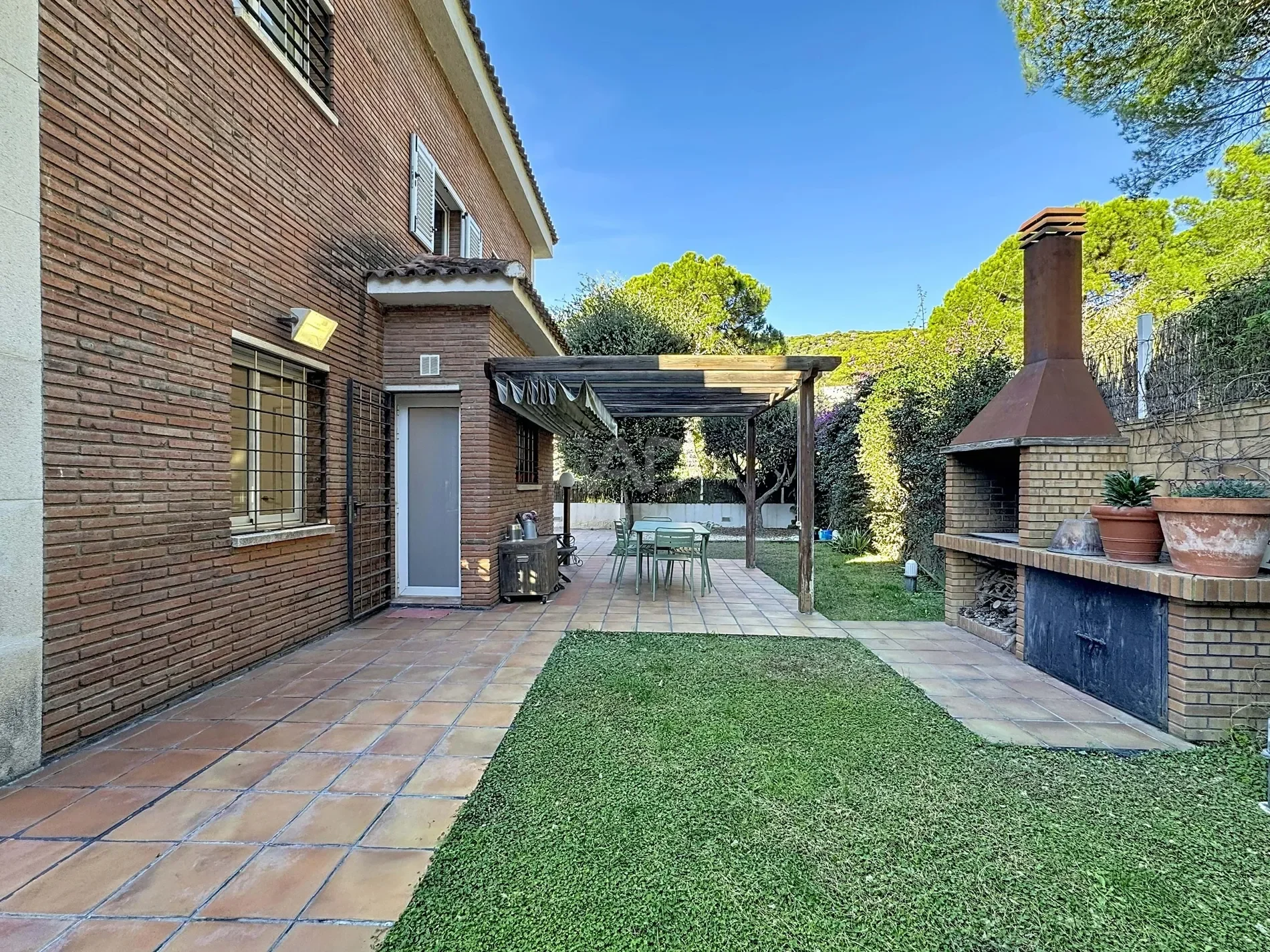 Exterior photo 9