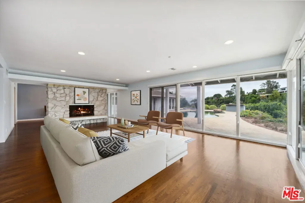 15901 High Knoll Road, Los Angeles, California, United States. - Photo 33