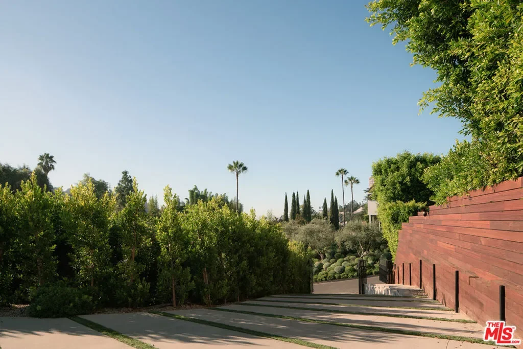 2608 Zorada Drive, Los Angeles, California, United States. - Photo 36