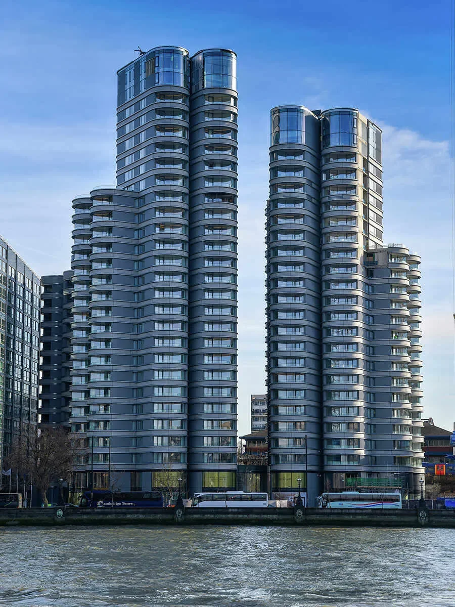 Exterior photo 1