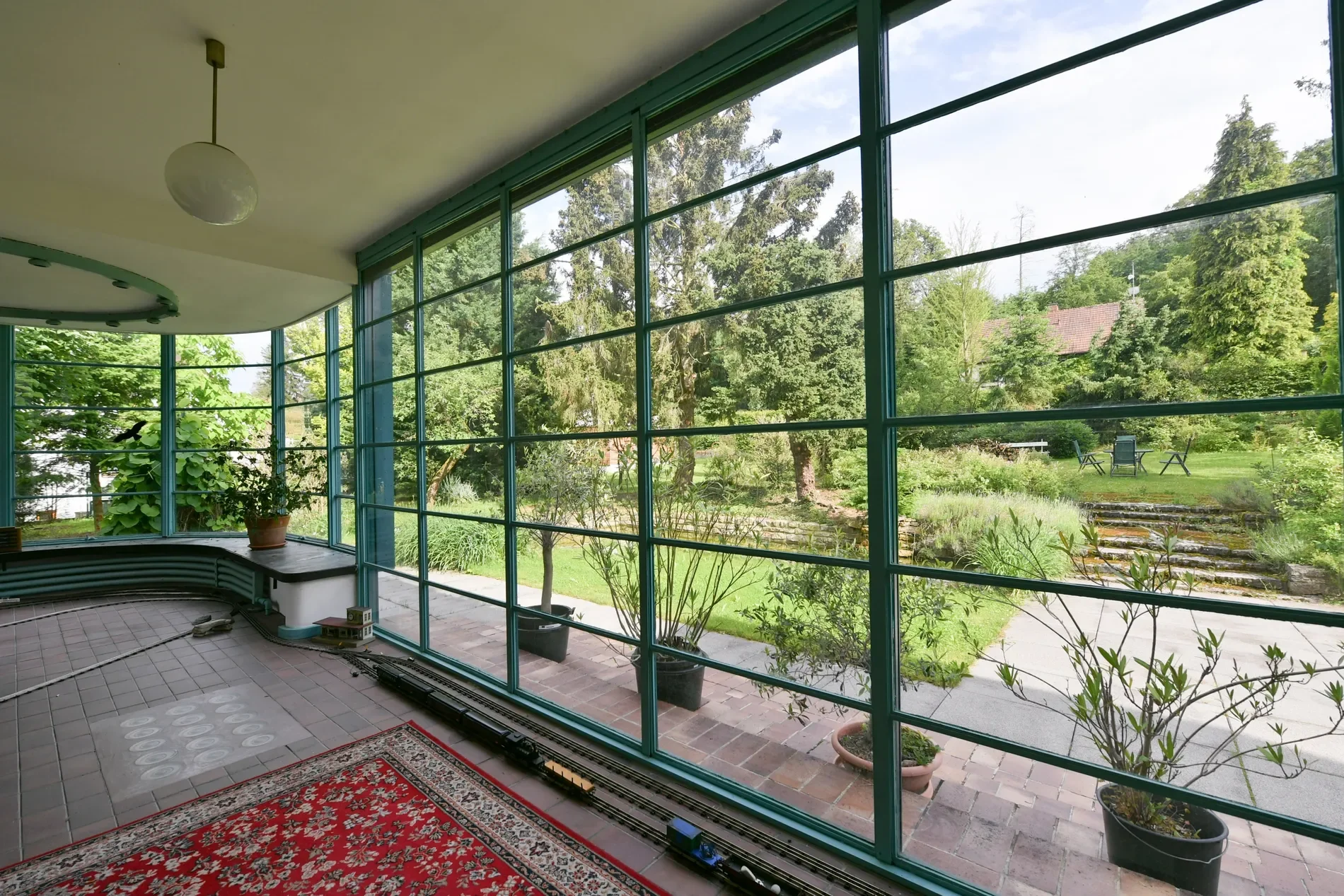 Exterior photo 4