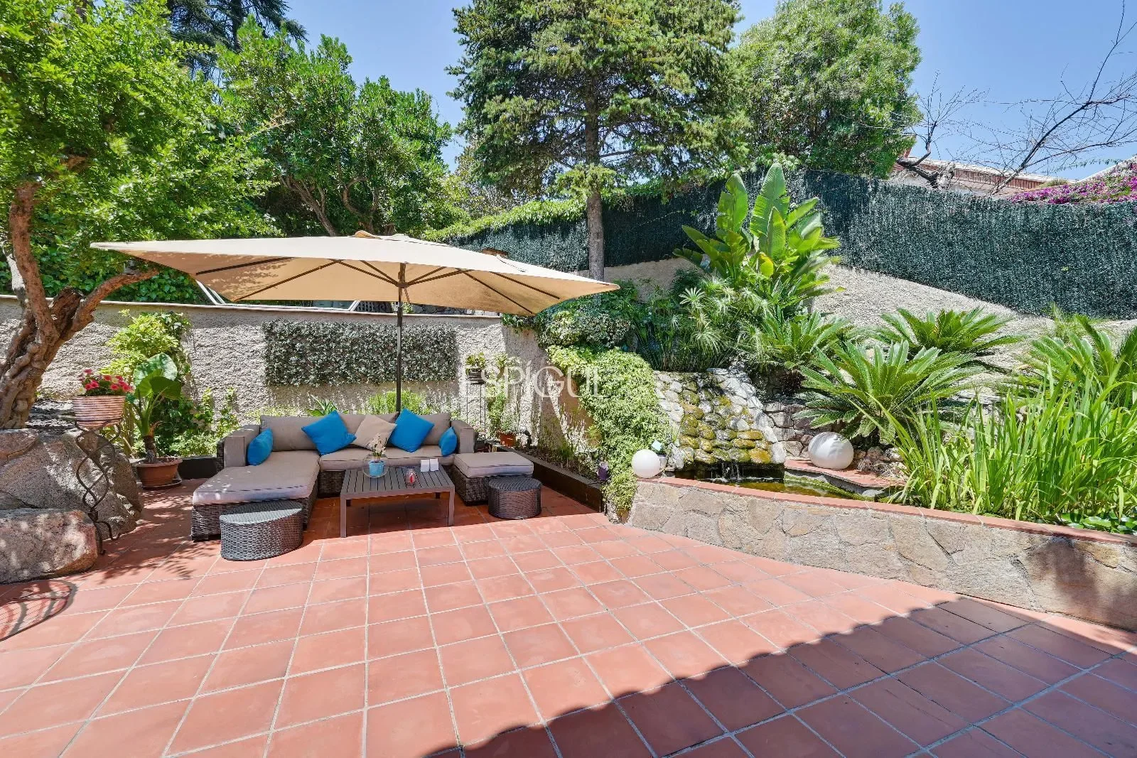 Exterior photo 9