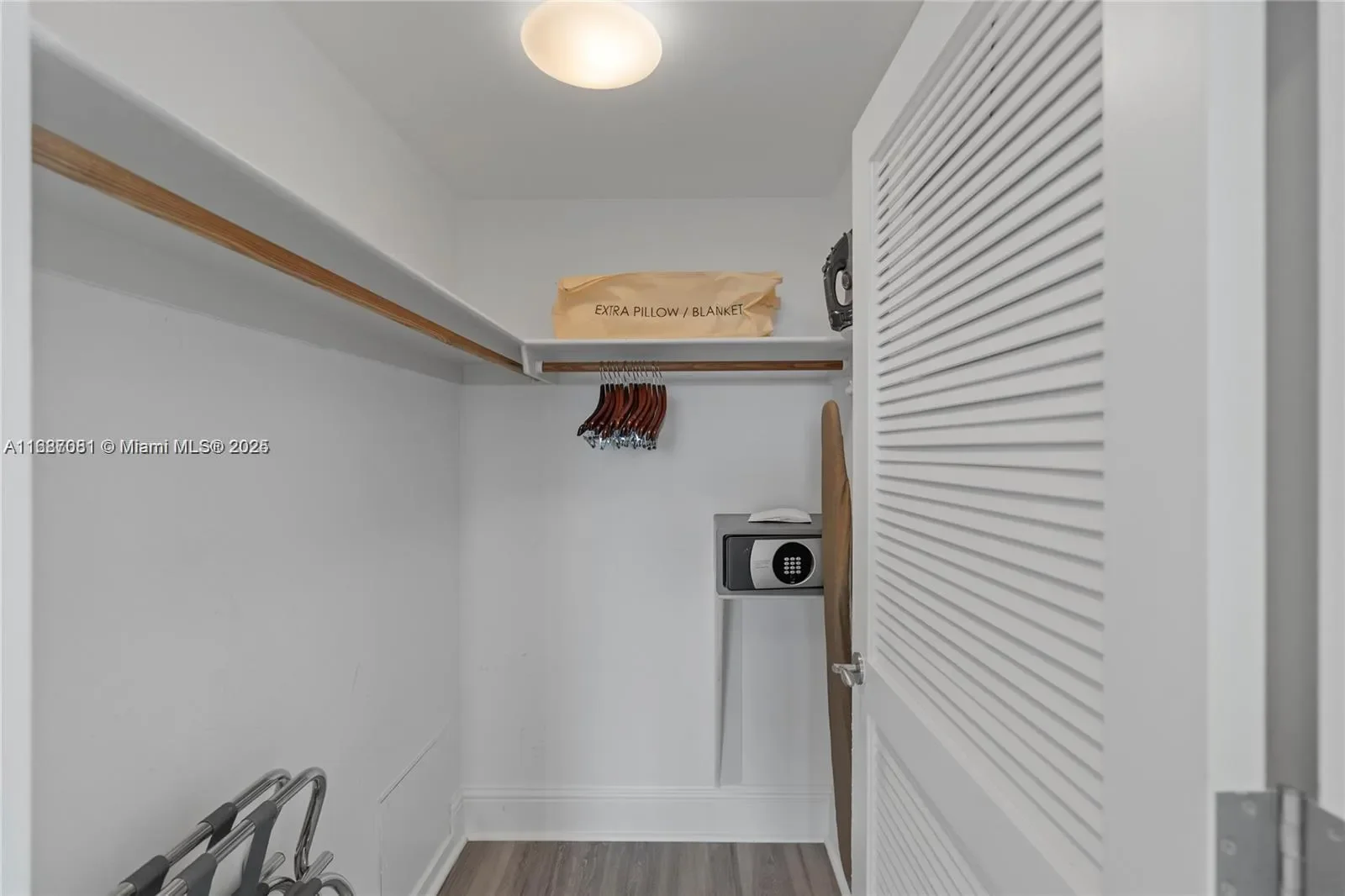 4401 COLLINS AV 1214, Miami Beach, Florida, United States. - Photo 26