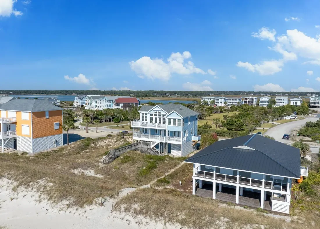 6901 W Beach Drive, Oak Island, North Carolina, United States. - Photo 3