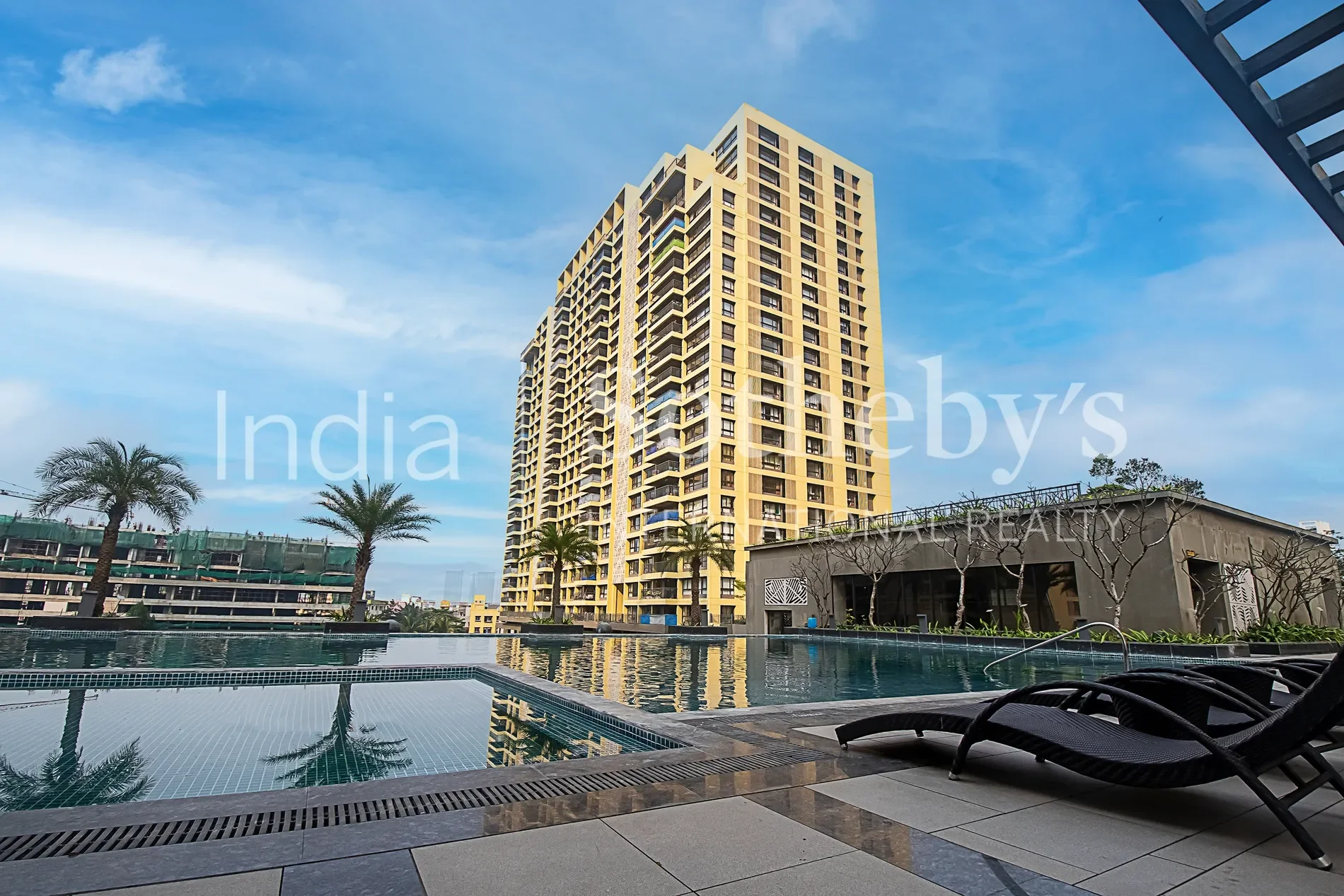 Exterior photo 2