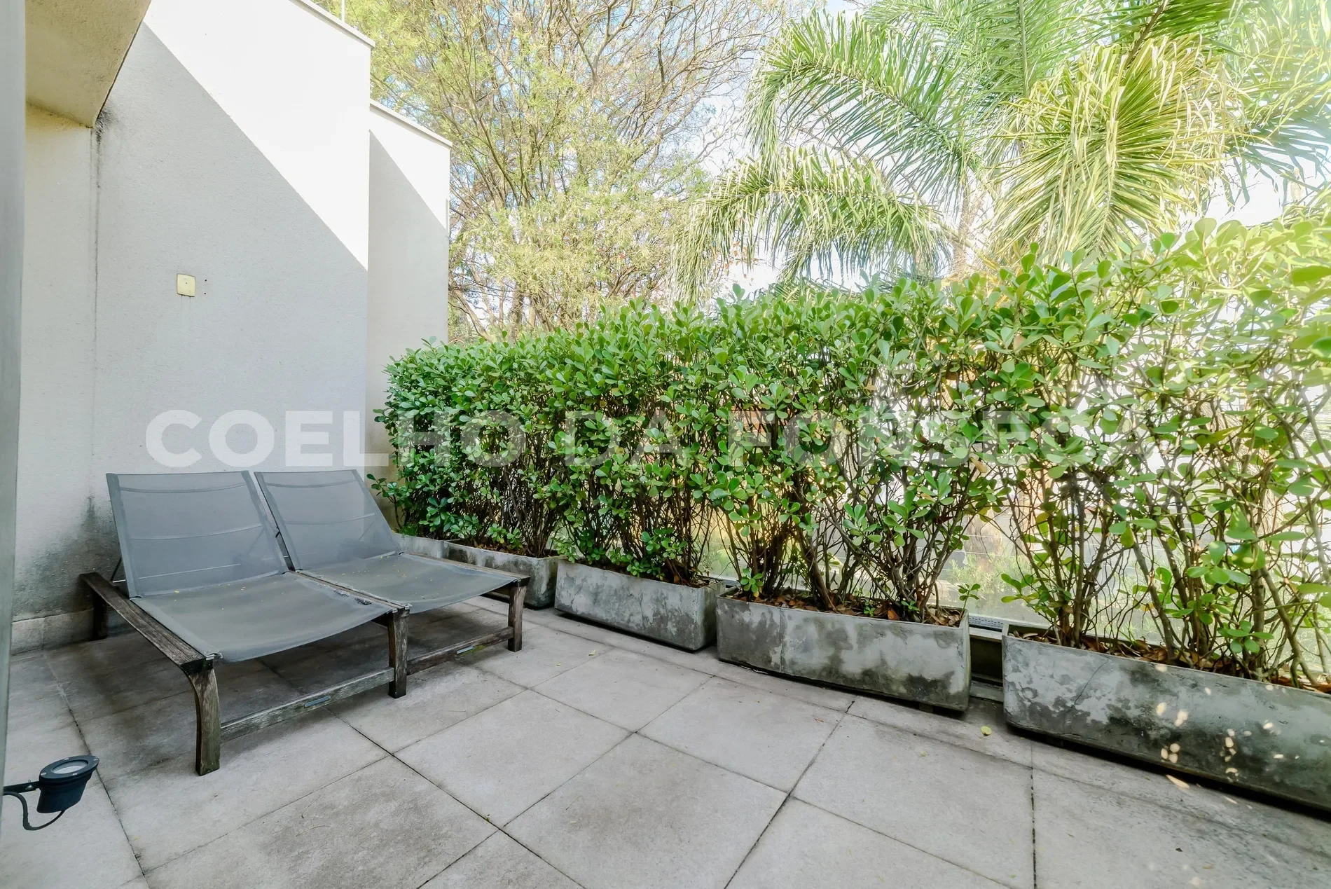 Exterior photo 2
