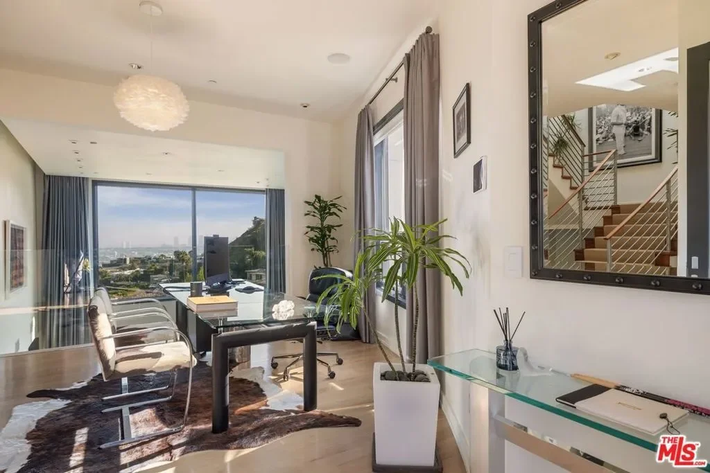 1573 Sunset Plaza Drive, Los Angeles, California, United States. - Photo 41