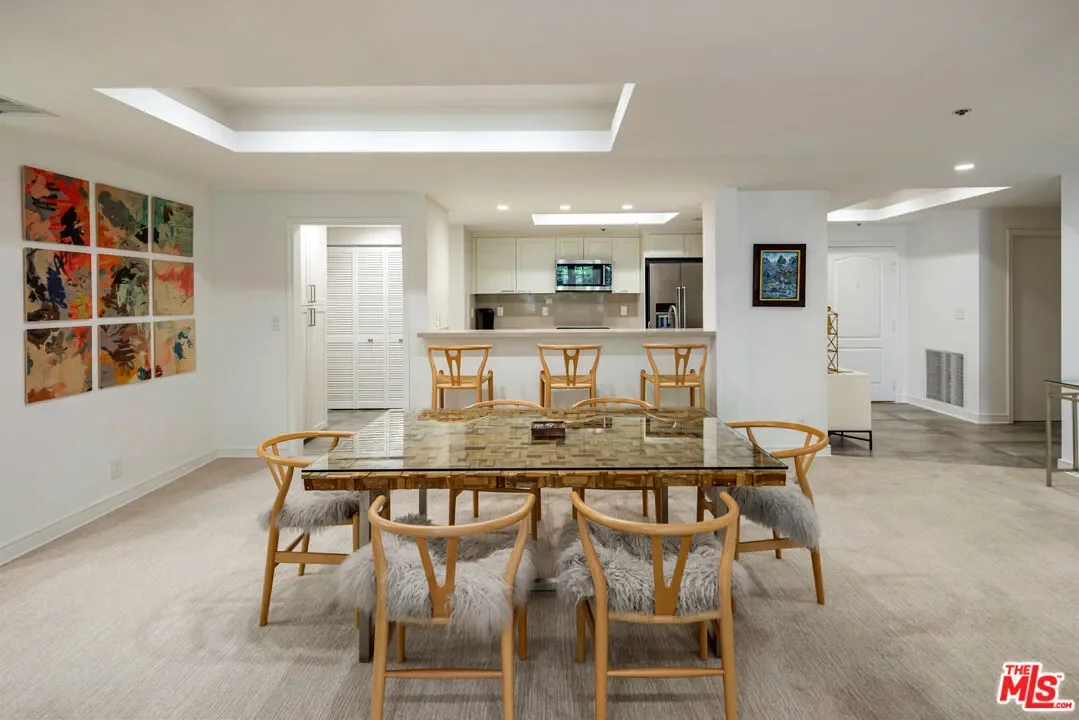 575 S Barrington Ave, Los Angeles, California, United States. - Photo 6