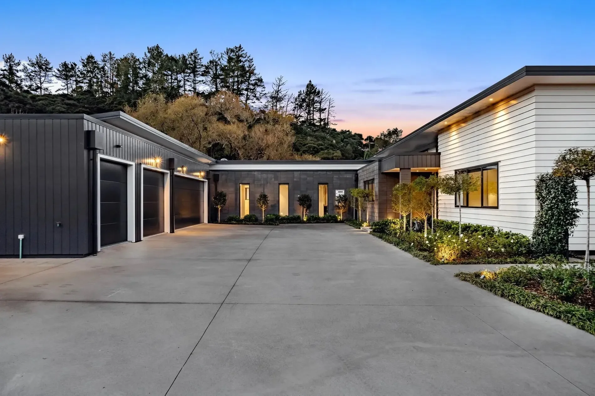 Exterior photo 9
