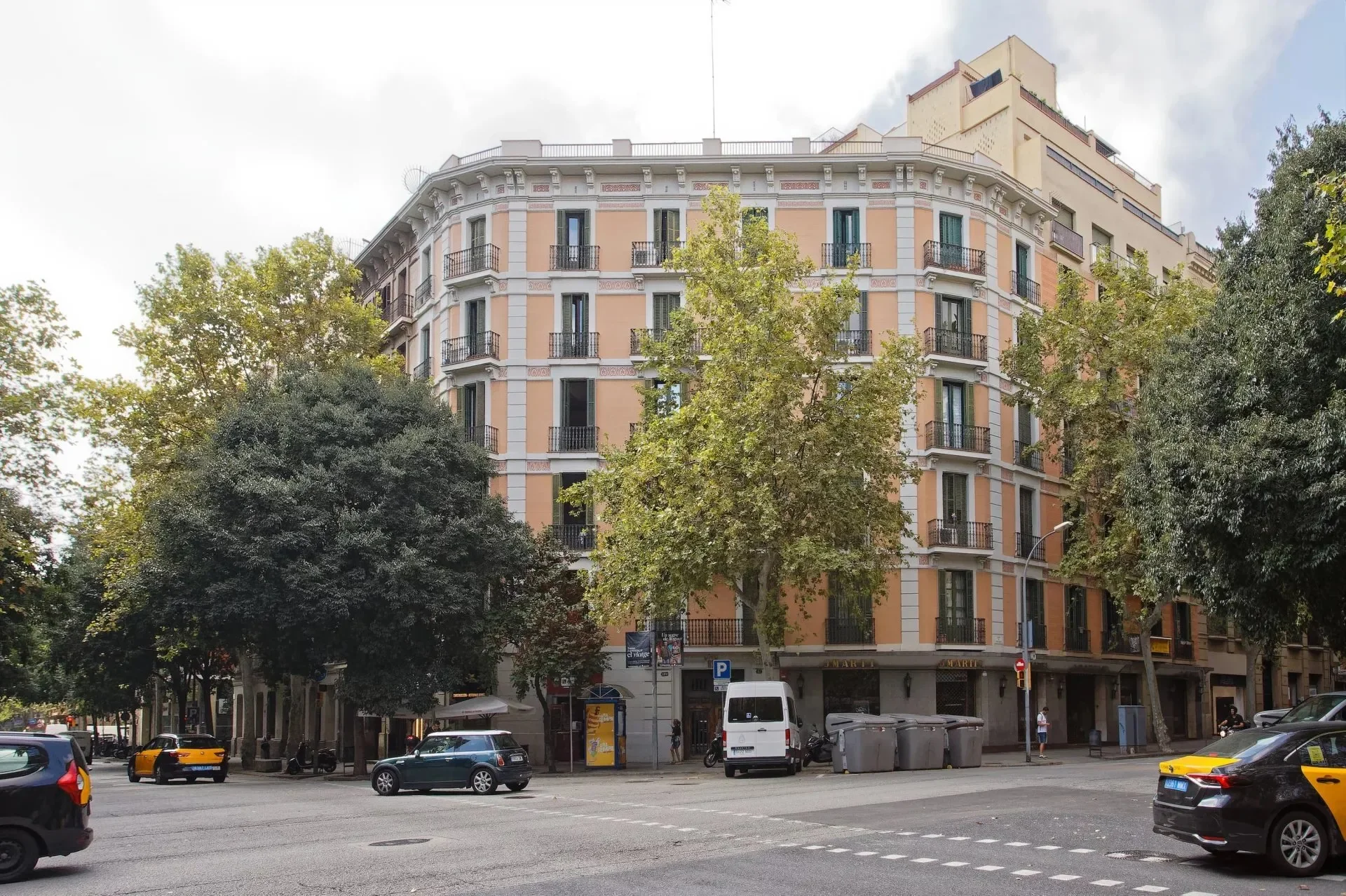 Eixample, Barcelona, Spain. - Photo 24