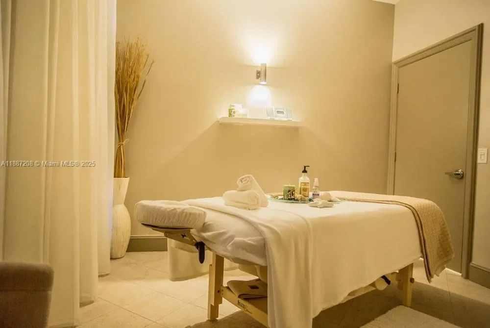 4779 Collins Ave 506, Miami Beach, Florida, United States. - Photo 47