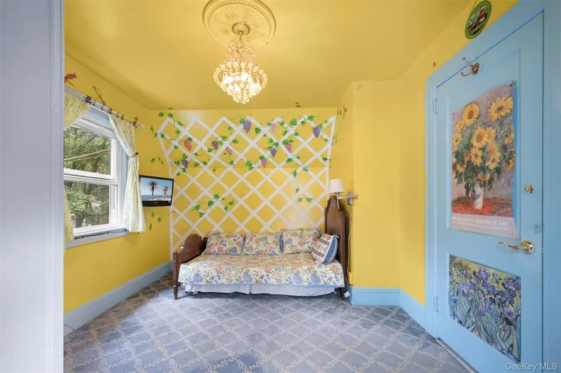 unique opportunity in Great Neck Estates