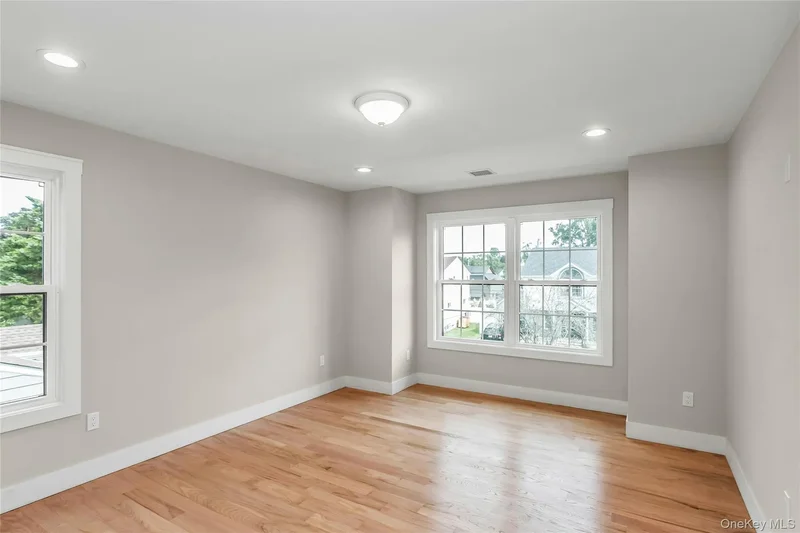 22 Cheshire Avenue, Syosset, New York, United States. - Photo 2