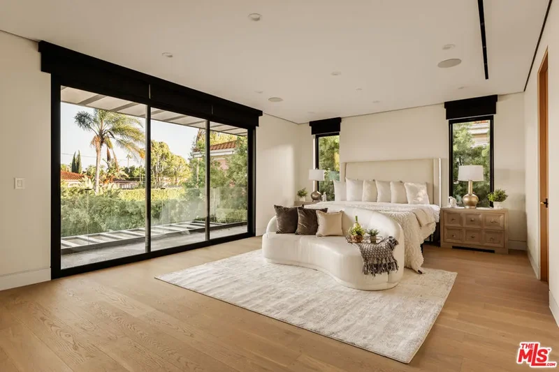 4528 Matilija Avenue, Los Angeles, California, United States. - Photo 21
