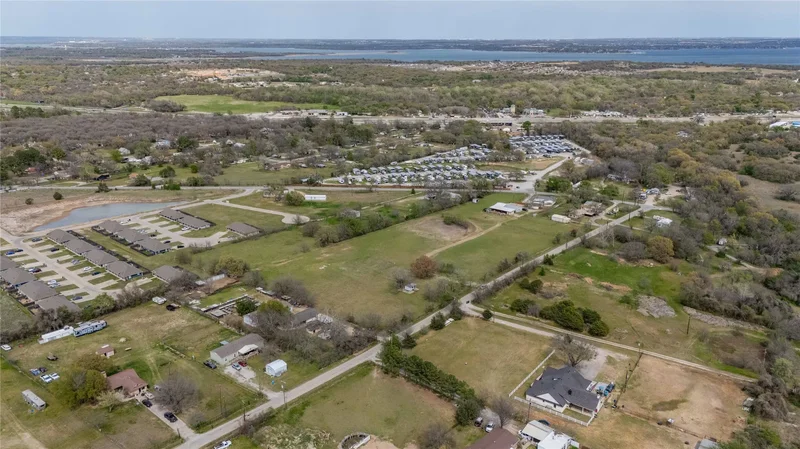 924 Fox Lane Road, Azle, TX 76020, Azle, Texas, United States. - Photo 34