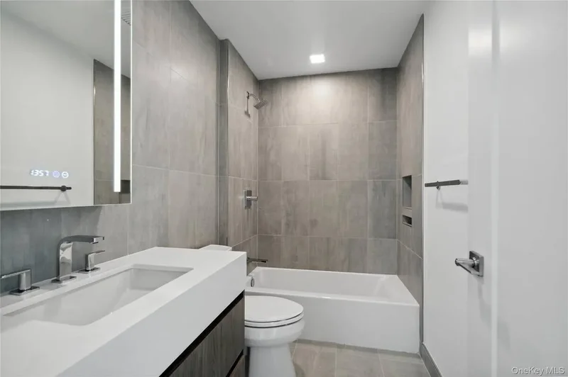 218 Middle Neck Road, #101, Great Neck, New York, United States. - Photo 32