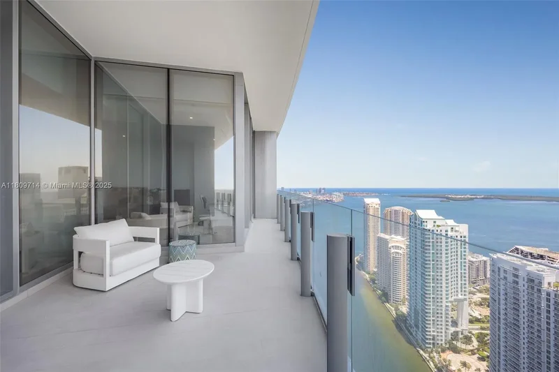 300 Biscayne Blvd Way 5205W, Miami, Florida, United States. - Photo 28