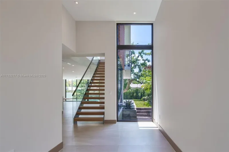 510 NE 52nd St, Miami, Florida, United States. - Photo 2
