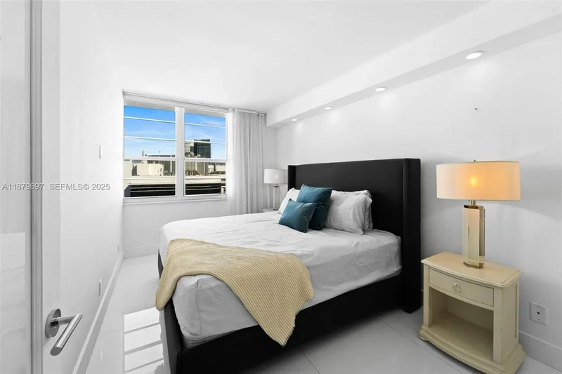 100 Lincoln Rd 1523/1525, Miami Beach, Florida, United States. - Photo 11