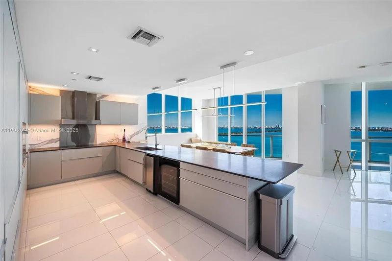 665 NE 25th St PHII02, Miami, Florida, United States. - Photo 2