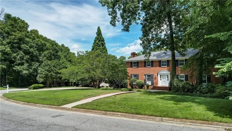 42 Kemp Road E, Greensboro, North Carolina, United States. - Photo 40