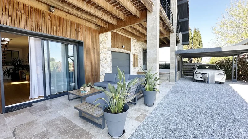 SUPERBE RENOVATION POUR CETTE FERME DU 19eme de type T7 DE 200 M2 + DEPDENDANCE DE 180 M2 + GARAGE D