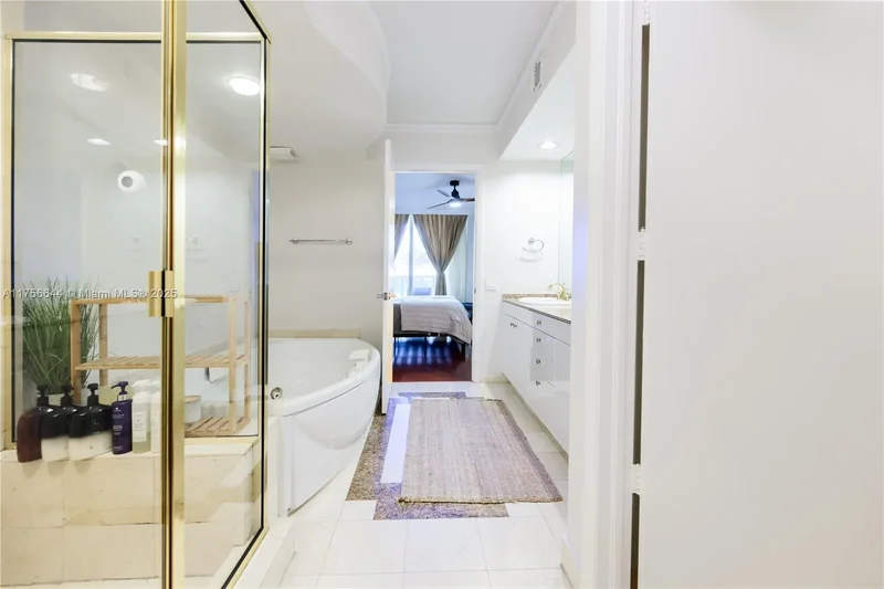 19111 Collins Ave 207, Golden Beach, Florida, United States. - Photo 20