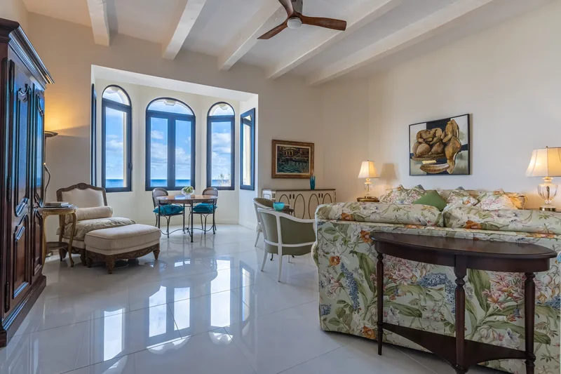 Authentic Waterfront Apartment