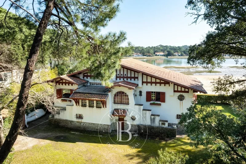 HOSSEGOR, REFINED ELEGANCE IN HISTORIC HOSSEGOR VILLA