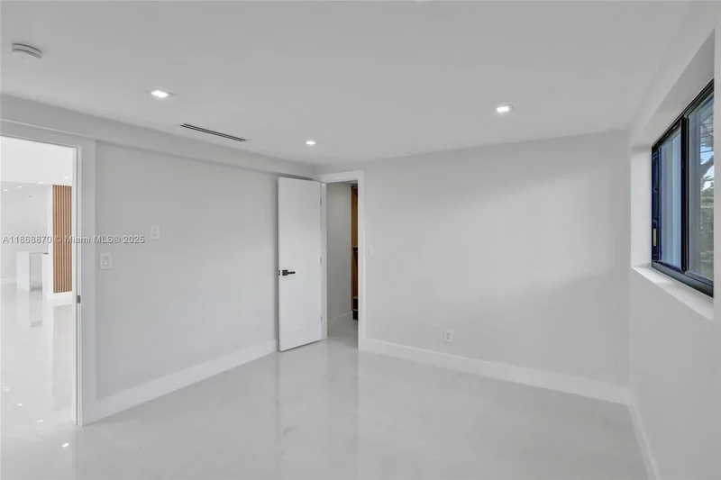 1931 NE 186th Dr, North Miami Beach, Florida, United States. - Photo 22